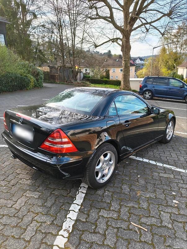 Gebraucht Mercedes SLK230 197 PS (144 kW) 2000 Schwarz Cabrio