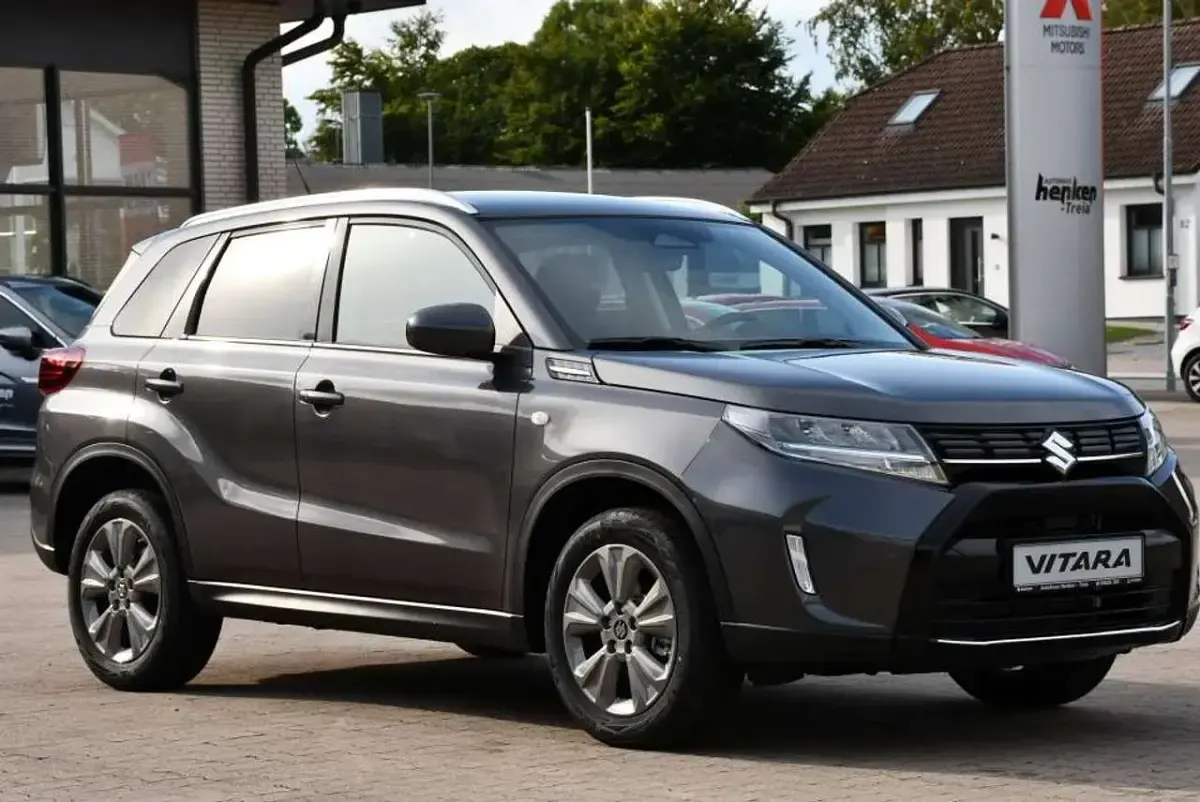 Neu Suzuki Vitara Comfort 102 PS (75 kW) 2025 Grau SUV