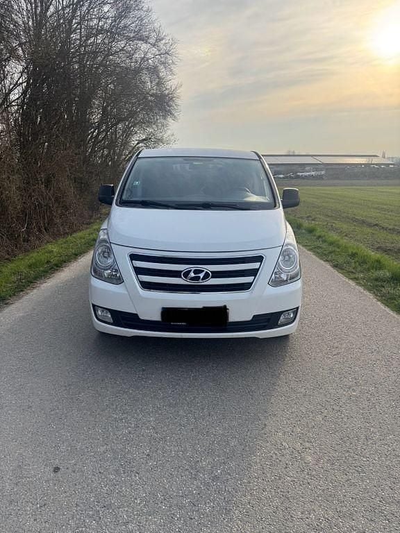 Gebraucht Hyundai H-1 170 PS (125 kW) 2015 Weiß Van / Kleinbus