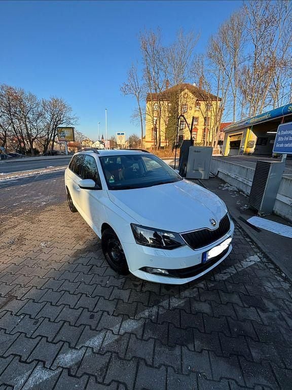 Weiß Gebraucht 2016 Skoda Fabia Joy Kombi | 7.000 € (Guter Preis) - Bild 1/4