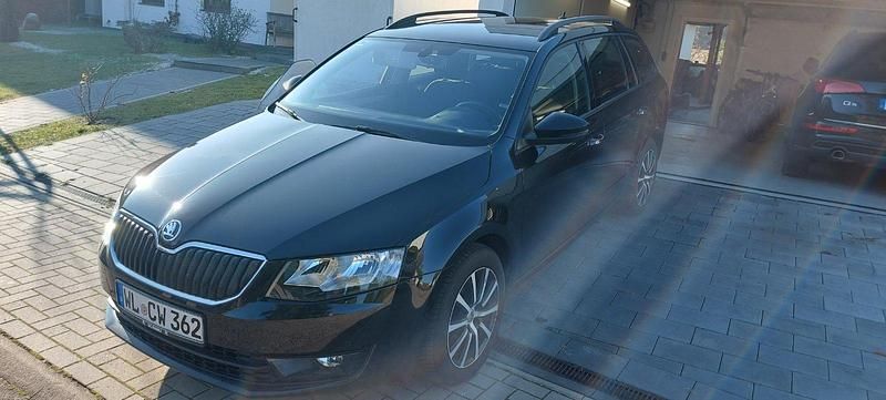 Schwarz Gebraucht 2014 Skoda Octavia Kombi | 9.799 € (Superpreis) - Bild 1/4