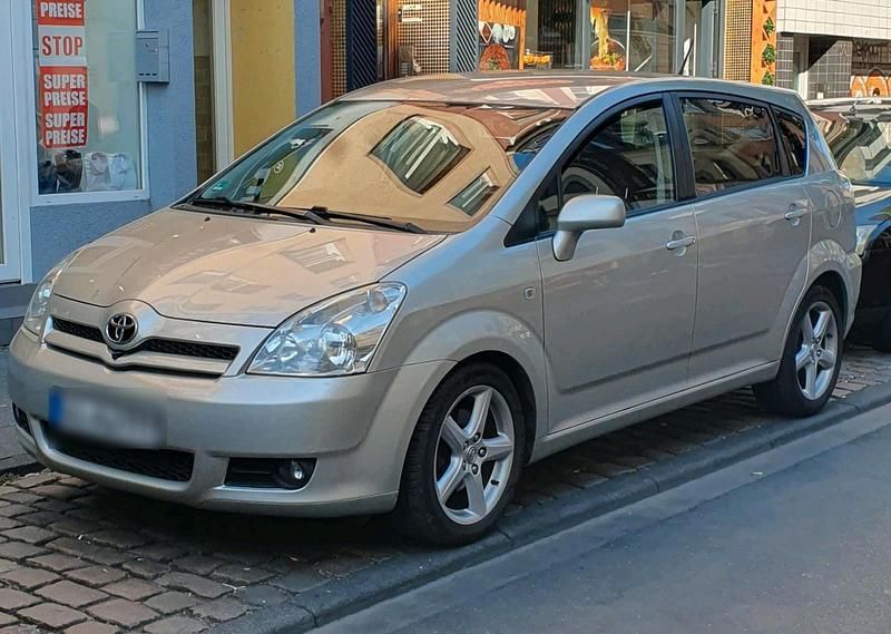 Silber Gebraucht 2007 Toyota Corolla Verso Van / Kleinbus | 4.700 € (Teuer) - Bild 1/4