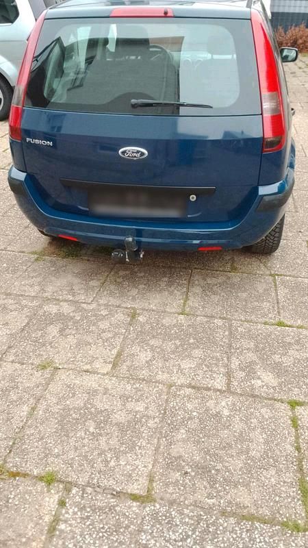 Second-hand Ford Fusion 70 CP (51 kW) 2002 Albastru Hatchback