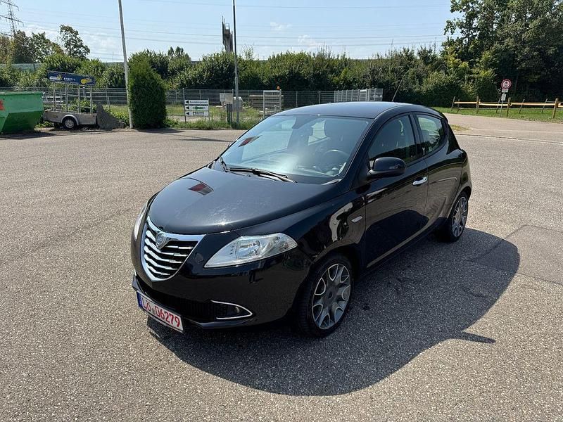 Schwarz Gebraucht 2011 Lancia Ypsilon Kleinwagen | 4.950 € (Guter Preis) - Bild 1/4