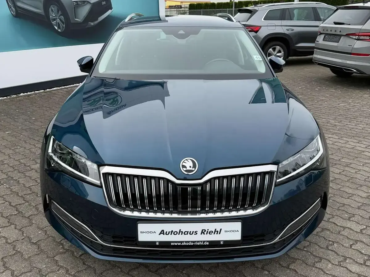 Gebraucht Skoda Superb Premium Edition 200 PS (147 kW) 2021 Lavablau metallic Kombi