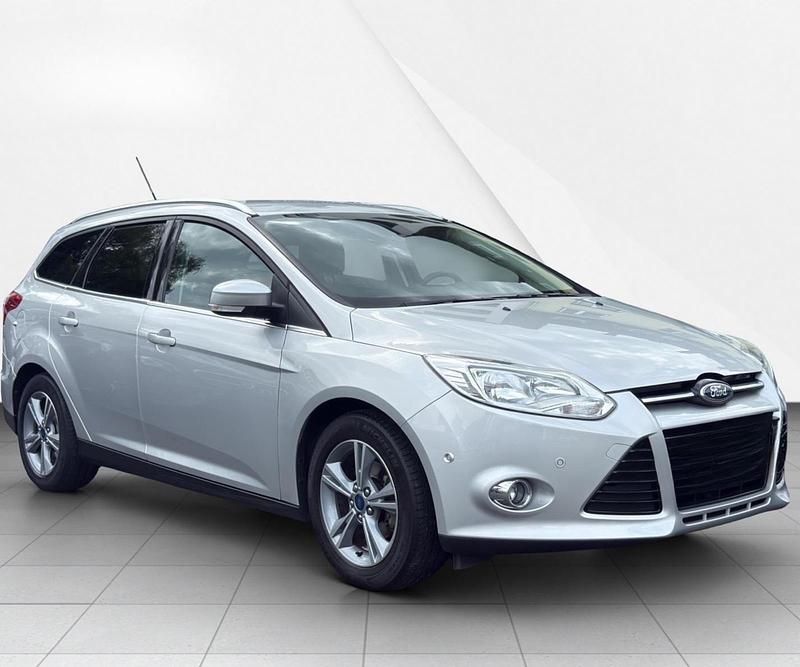Gebraucht Ford Focus Titanium 125 PS (91 kW) 2014 Silber Kombi
