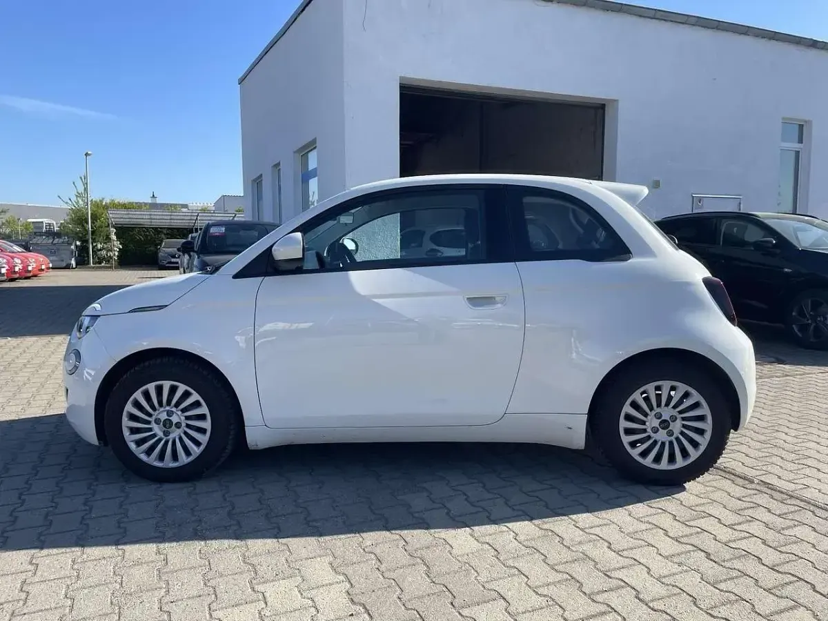 Gebraucht Fiat 500e Basis 86 kW (118 PS) 2023 Weiß Limousine