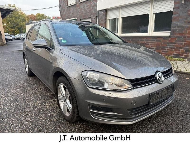 Grau Gebraucht 2015 VW Golf VII Comfortline Limousine | 8.999 € (Superpreis) - Bild 1/4