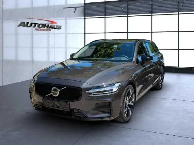 Gebraucht Volvo V60 145 PS (106 kW) 2024 Kombi