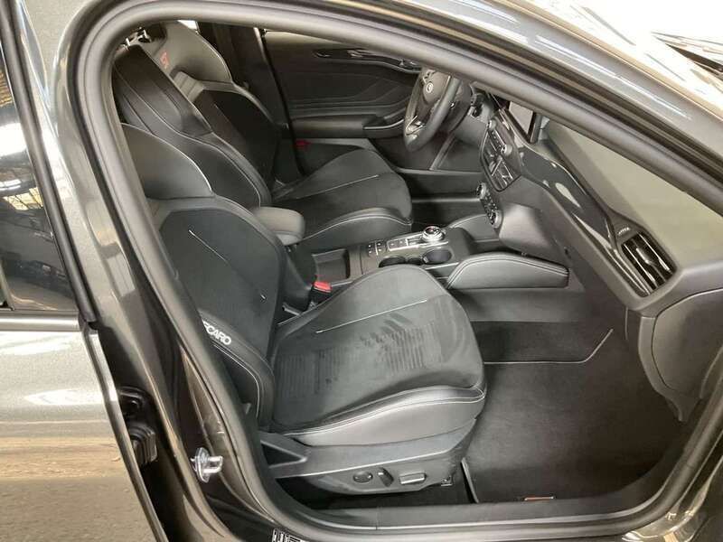 Grau Gebraucht 2021 Ford Focus S Kombi | 25.000 € (Superpreis) - Bild 1/4