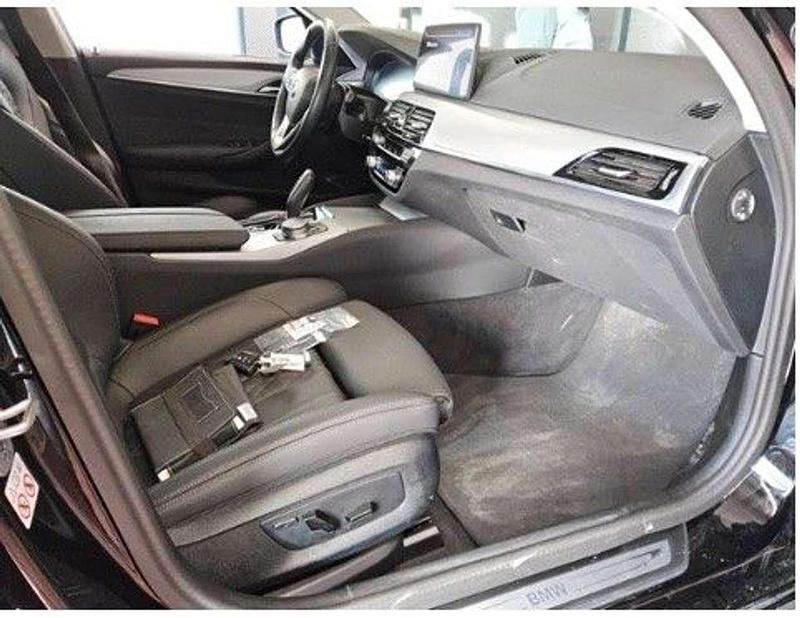 Gebraucht BMW 520 Performance 190 PS (139 kW) 2023 Schwarz ii Kombi