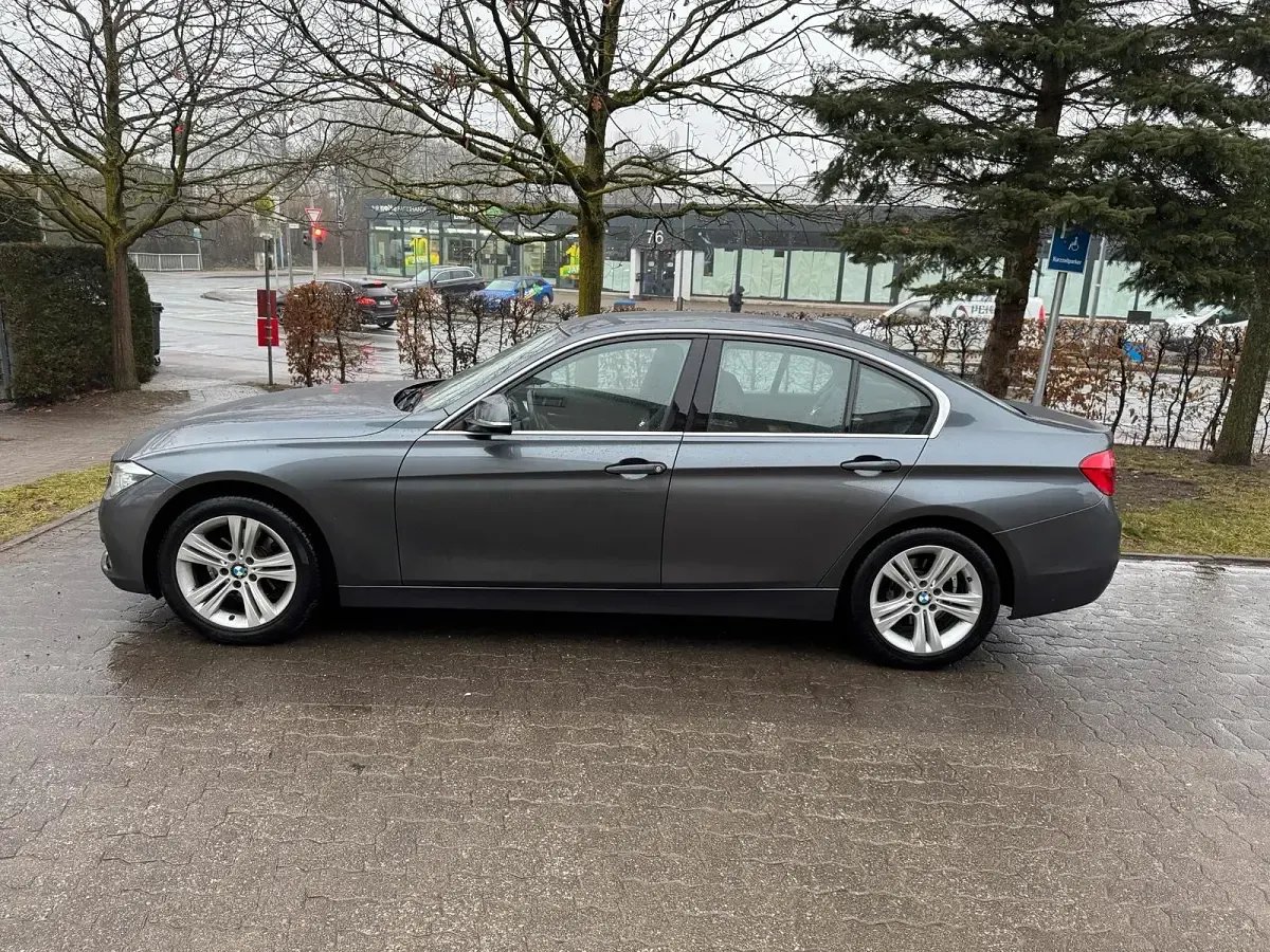 Gebraucht BMW 320 184 PS (135 kW) 2016 Grau Limousine