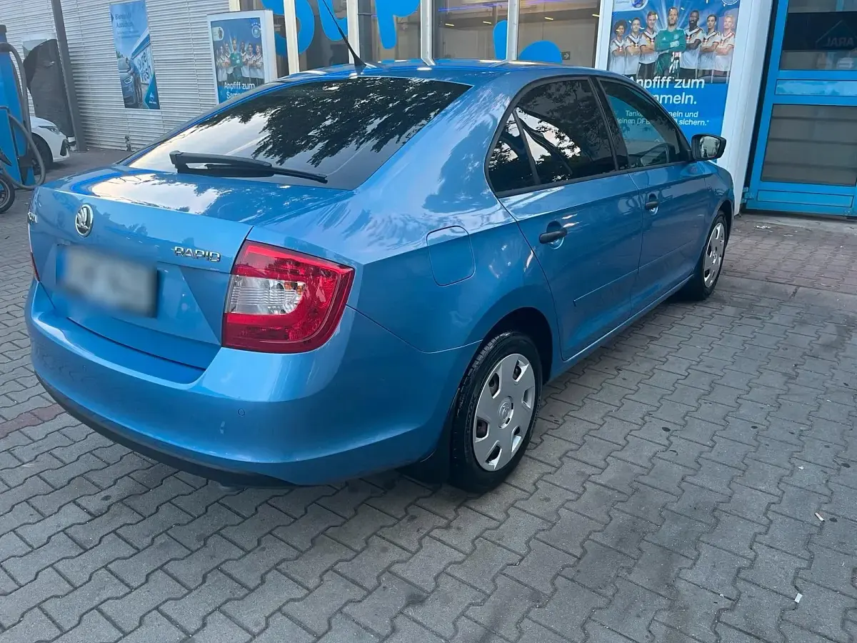 Gebraucht Skoda Rapid 90 PS (66 kW) 2012 Blau Kleinwagen