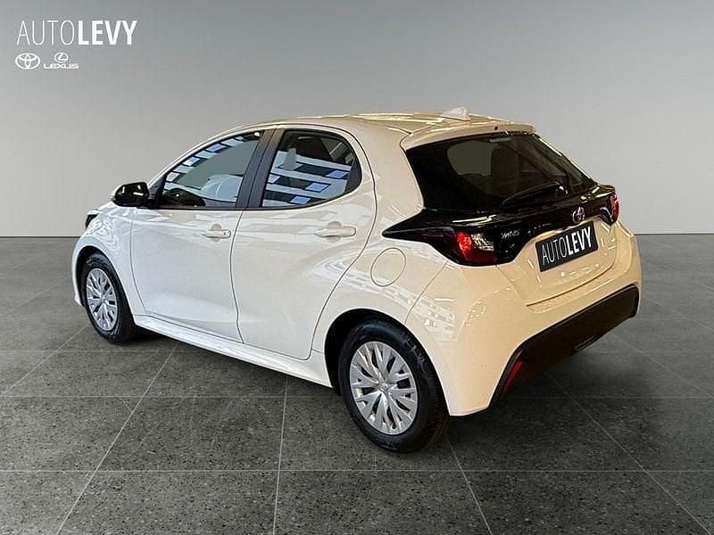 Gebraucht Toyota Yaris Basis 72 PS (52 kW) 2022 Schneeweiß Kleinwagen