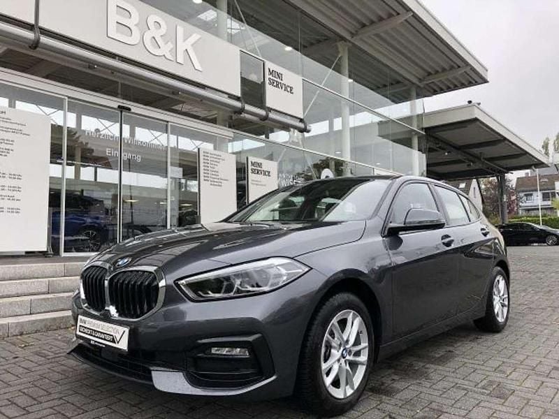 Grau Gebraucht 2021 BMW 118 Sport Line Kleinwagen | 18.000 € (Guter Preis) - Bild 1/4