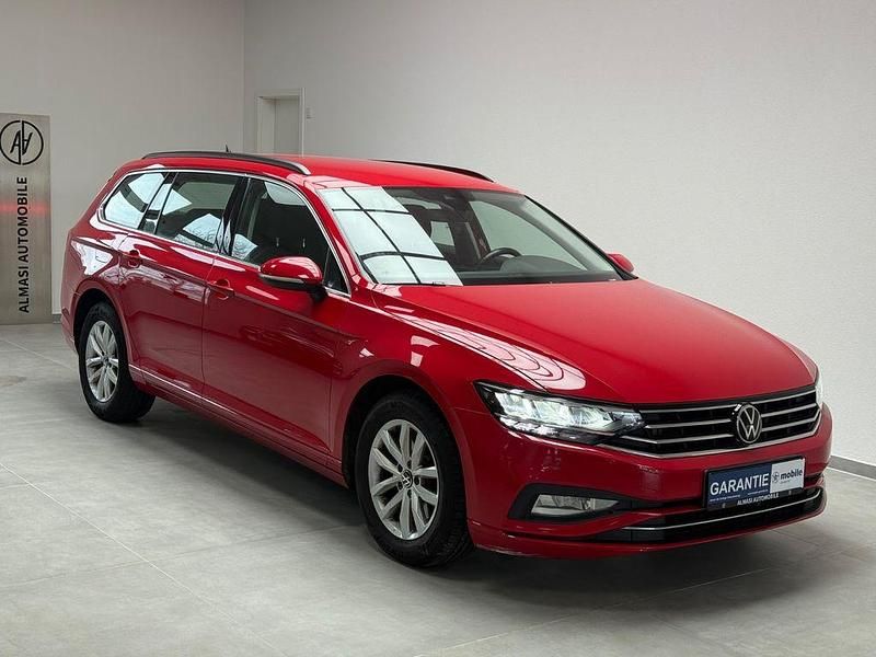 Gebraucht VW Passat 122 PS (89 kW) 2023 Rot Kombi