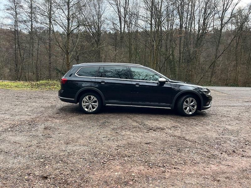 Gebraucht VW Passat Alltrack 239 PS (175 kW) 2018 Schwarz Kombi