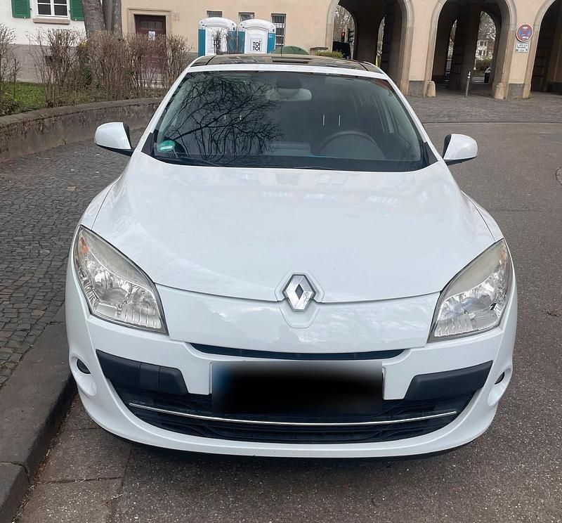 Gebraucht Renault Mégane 131 PS (96 kW) 2010 Weiß Limousine
