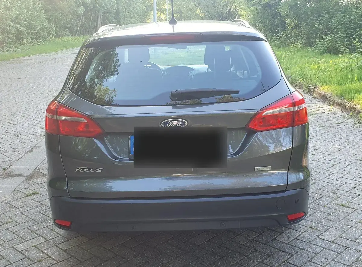 Gebraucht Ford Focus 125 PS (91 kW) 2017 Grau Kombi