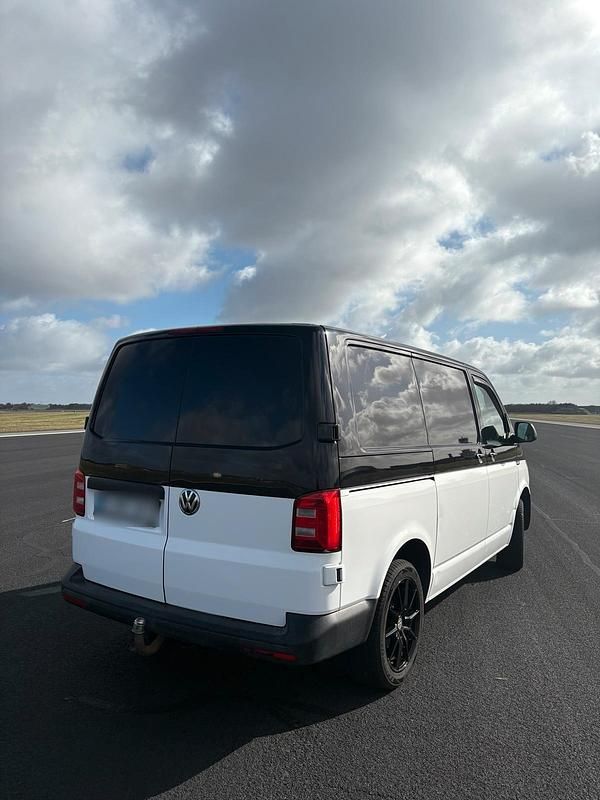 Second-hand VW Transporter 105 CP (77 kW) 2015 Negru Van