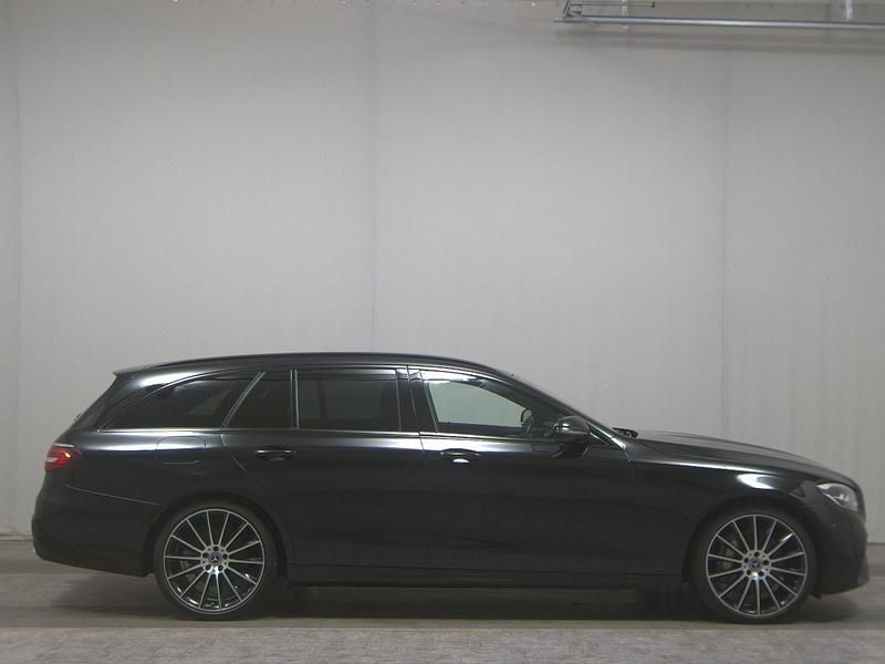 Gebraucht Mercedes E400 AMG line 330 PS (242 kW) 2023 Schwarz Kombi