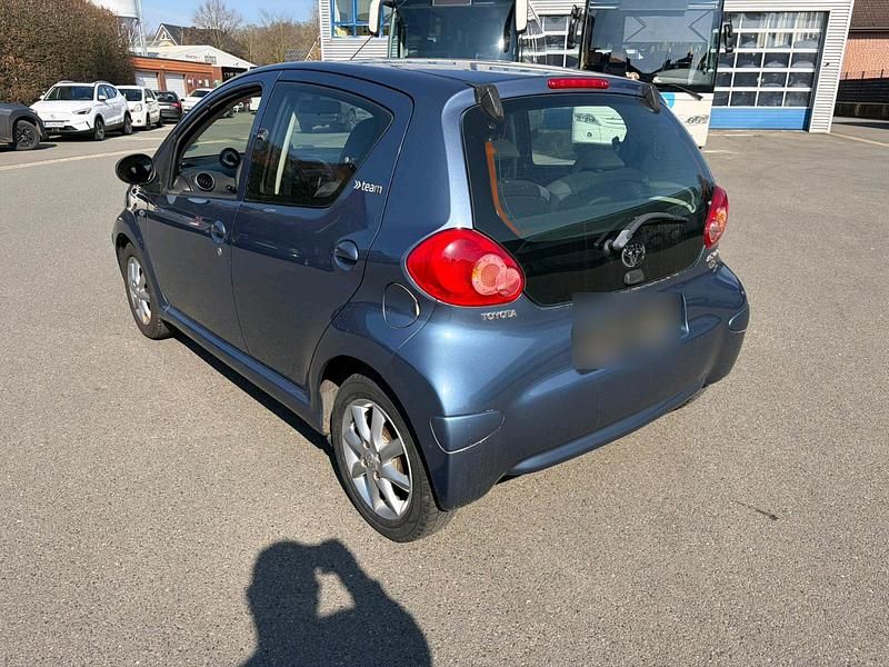 Gebraucht Toyota Aygo 60 PS (44 kW) 2008 Blau Kleinwagen