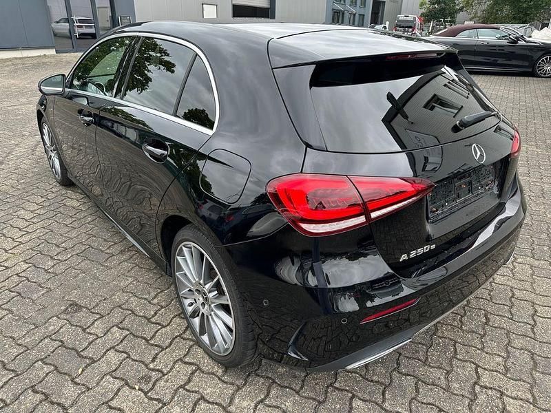 Gebraucht Mercedes A250 AMG line 218 PS (160 kW) 2021 Schwarz Limousine