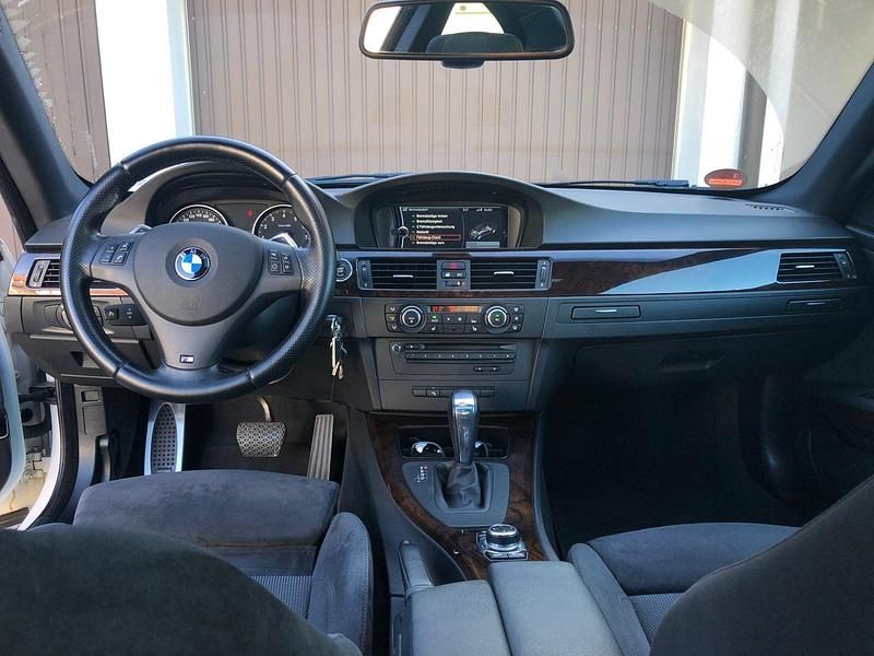 Gebraucht BMW 330 Performance 272 PS (200 kW) 2011 Weiß Coupé