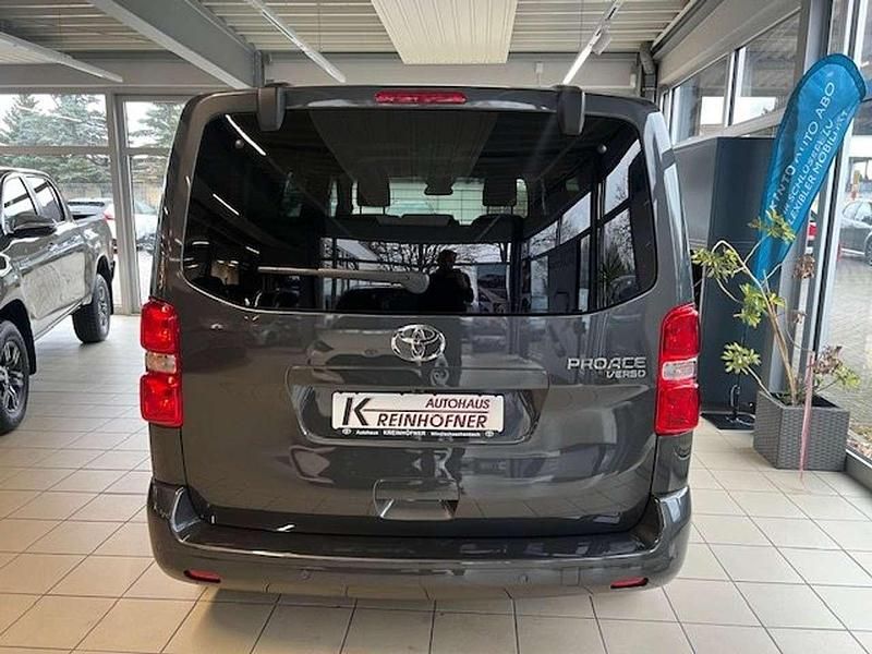 Neu Toyota Proace Verso 179 PS (131 kW) 2026 Grau met. Kombi