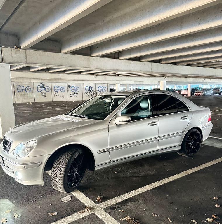 Silber Gebraucht 2006 Mercedes C350 Avantgarde Limousine | 5.000 € (Fairer Preis) - Bild 1/4