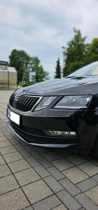 Schwarz Gebraucht 2017 Skoda Octavia Kombi | 13.750 € (Etwas zu teuer) - Bild 1/4