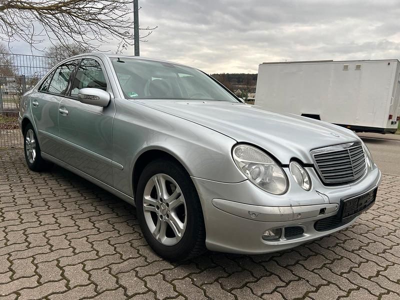 Gebraucht Mercedes E220 150 PS (110 kW) 2006 Silber Limousine