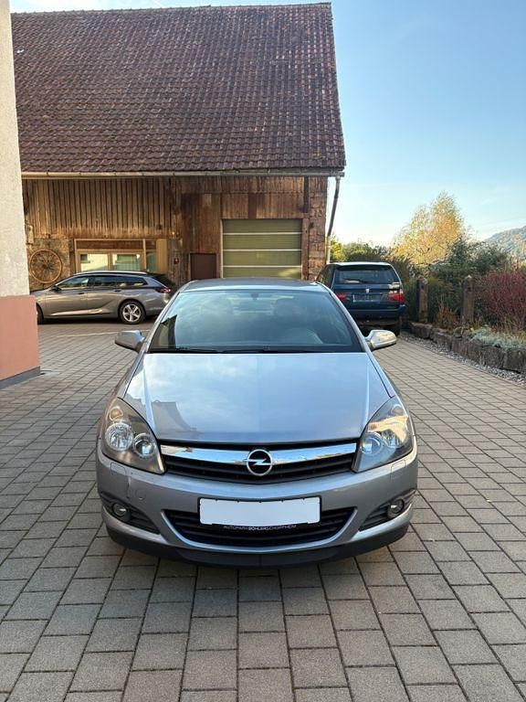 Silber Gebraucht 2005 Opel Astra GTC Coupé | 3.500 € (Fairer Preis) - Bild 1/4
