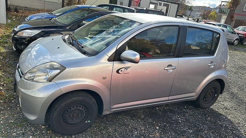 Silber Gebraucht 2010 Subaru Justy Trend Kleinwagen | 650 € (Superpreis) - Bild 1/4