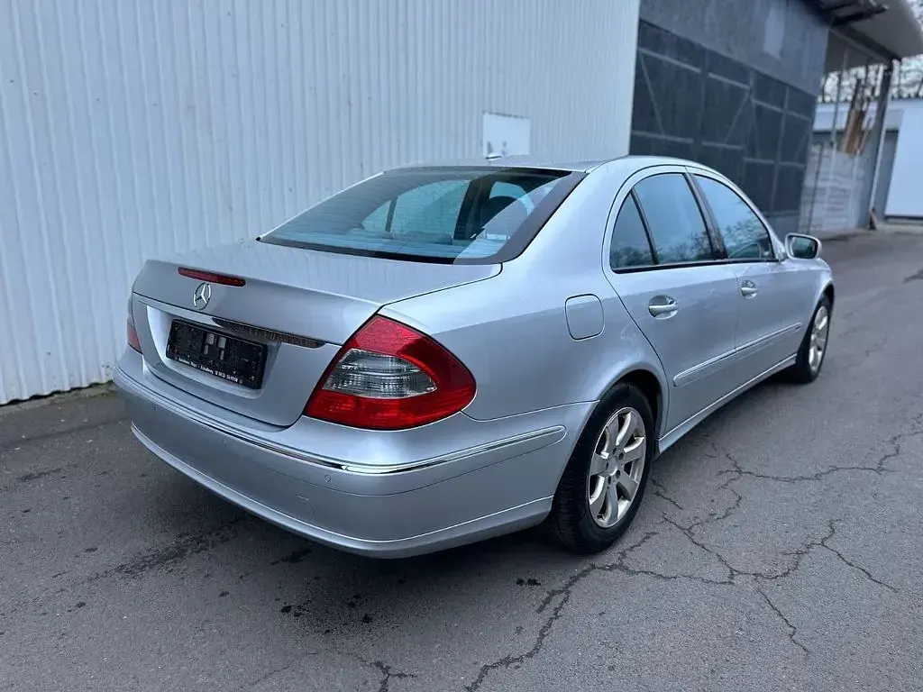 Usata Mercedes E280 190 CV (139 kW) 2006 Argento Berlina
