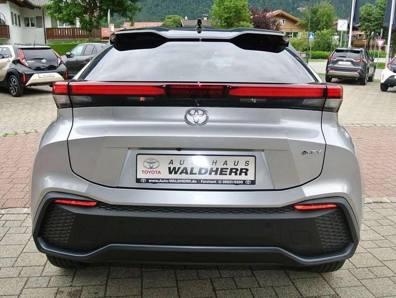 Neu Toyota C-HR 140 PS (102 kW) 2025 Silber metallic SUV
