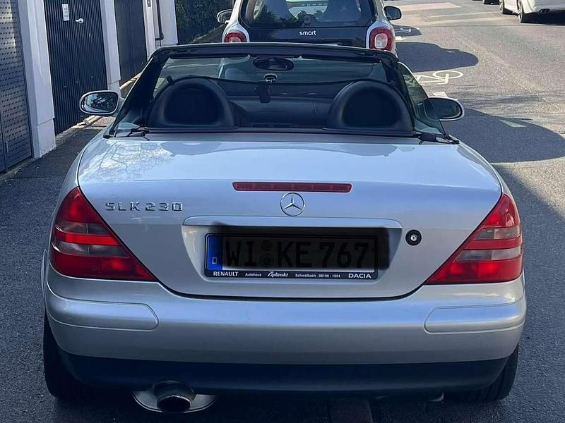 Gebraucht Mercedes SLK230 193 PS (141 kW) 1999 Silber Cabrio