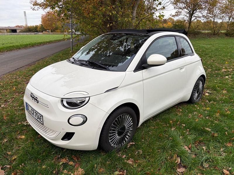Weiß Gebraucht 2024 Fiat 500e Icon Cabrio | 20.900 € (Superpreis) - Bild 1/4