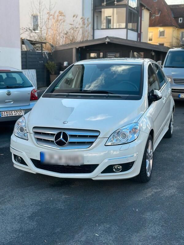 Weiß Gebraucht 2008 Mercedes B200 Van / Kleinbus | 6.499 € (Teuer) - Bild 1/4