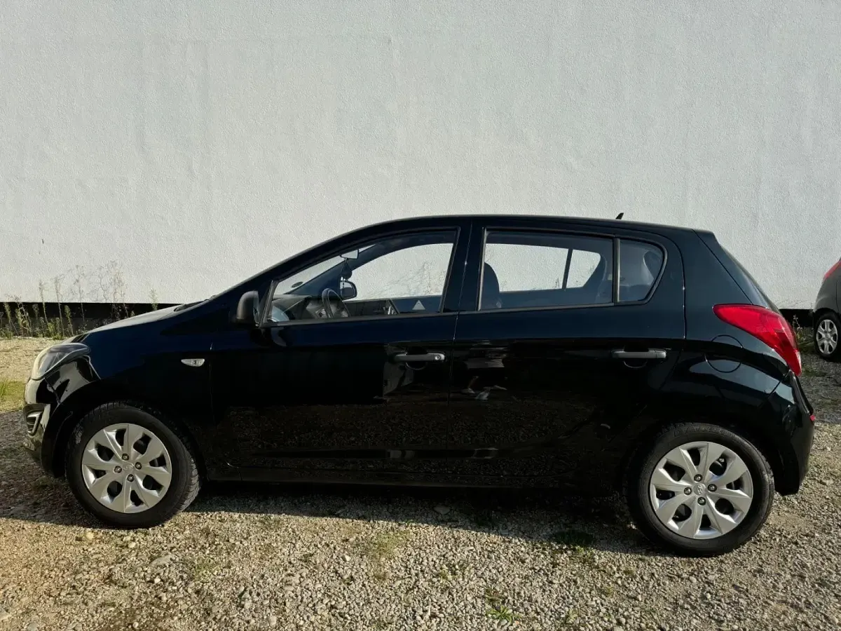 Gebraucht Hyundai i20 Classic 86 PS (63 kW) 2014 Schwarz Kleinwagen