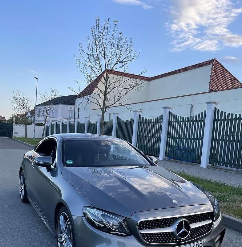 Gebraucht 2017 Mercedes E200 AMG line Coupé | 31.500 € (Teuer) - Bild 1/4