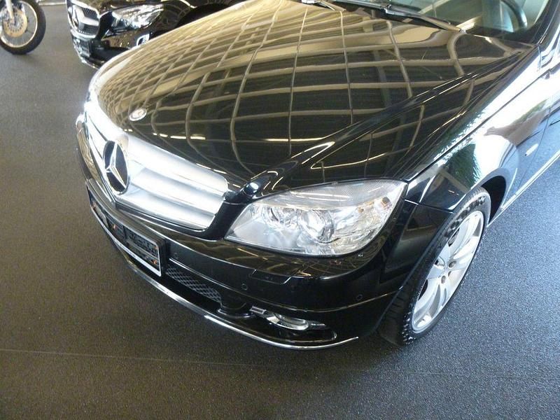Schwarz Gebraucht 2010 Mercedes C250 Limousine | 9.700 € (Fairer Preis) - Bild 1/4