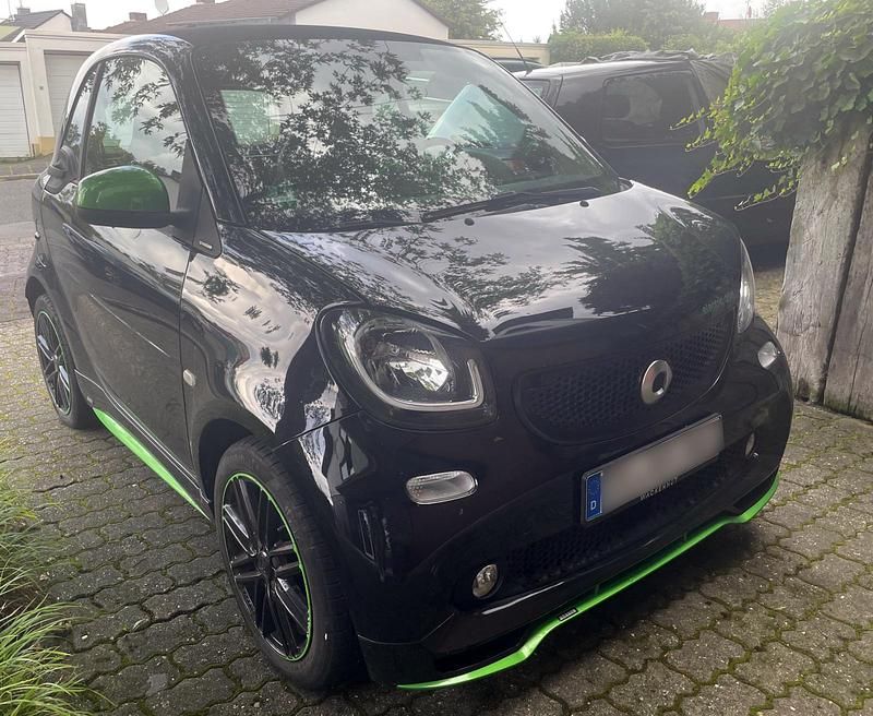 Schwarz Gebraucht 2018 Smart ForTwo Electric Drive Coupé | 8.500 € (Etwas zu teuer) - Bild 1/4