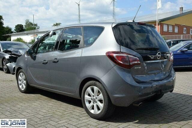 Gebraucht Opel Meriva Innovation 140 PS (102 kW) 2017 Silber metallic Van / Kleinbus