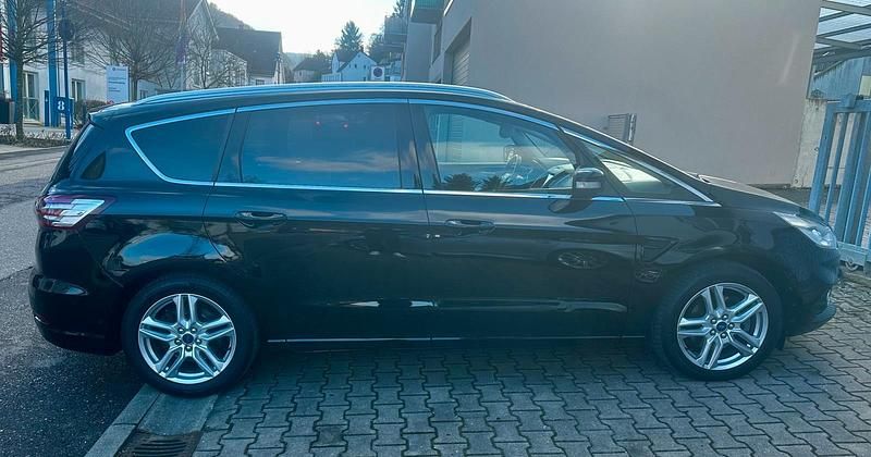 Gebraucht Ford S-MAX Titanium 150 PS (110 kW) 2016 Schwarz Van / Kleinbus