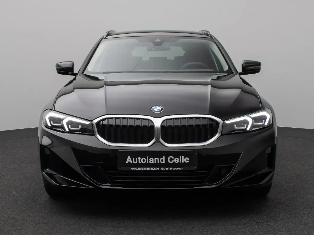 Gebraucht BMW 318 Shadowline 156 PS (114 kW) 2025 Schwarz Limousine