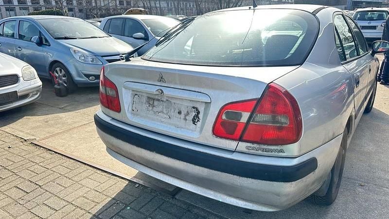 Gebraucht Mitsubishi Carisma 103 PS (75 kW) 2002 Silber Limousine