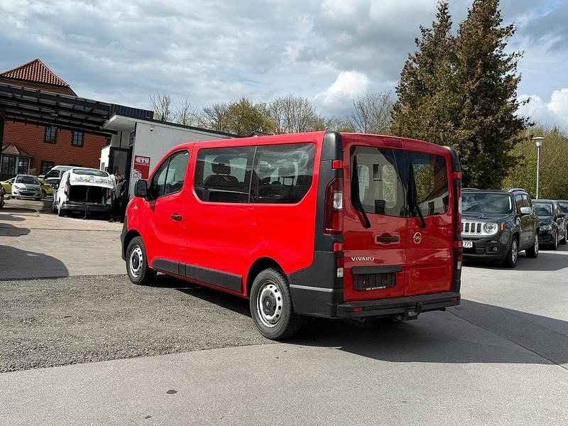 Gebraucht Opel Vivaro 90 PS (66 kW) 2015 Rot Van / Kleinbus