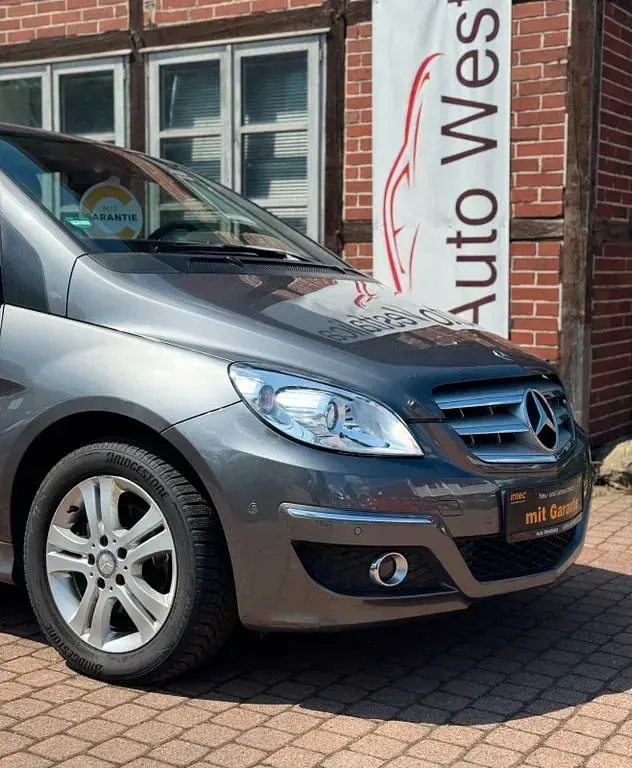 Gebraucht Mercedes B200 136 PS (100 kW) 2009 Grau Van / Kleinbus