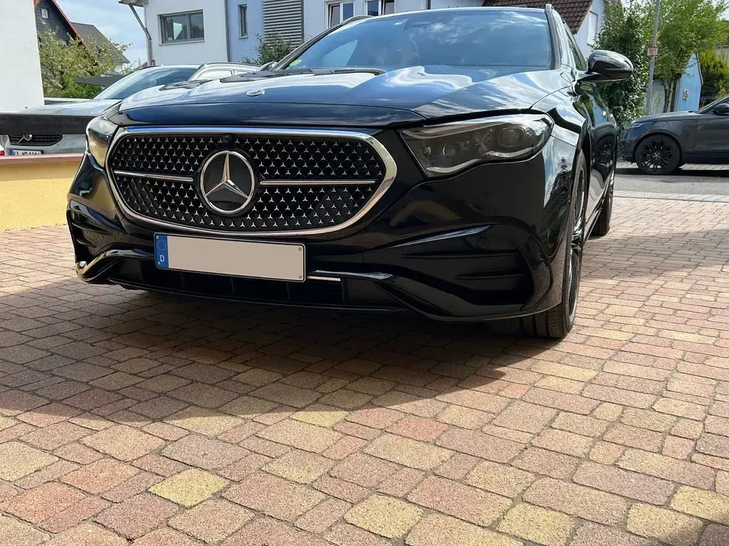 Gebraucht Mercedes E450 AMG Line Premium 367 PS (269 kW) 2025 Schwarz Limousine
